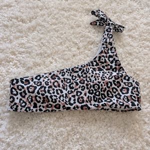 cute one shoulder bikini top!!